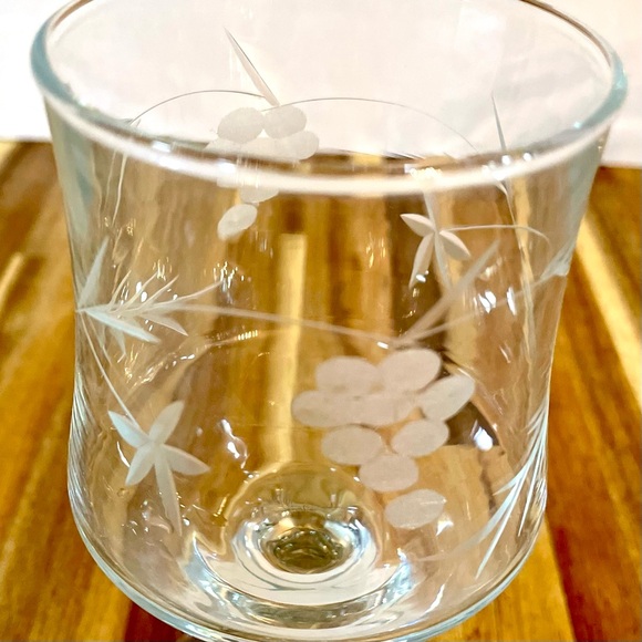 Vintage Etched Grapes Clear Glasses Footed  5 5/8” Tall Elegant Barware Bar Cart - Picture 7 of 11